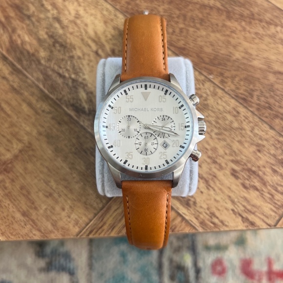 Michael Kors MK8545 Gage Silver Dial Brown Leather Strap Men's Watch - Picture 1 of 2